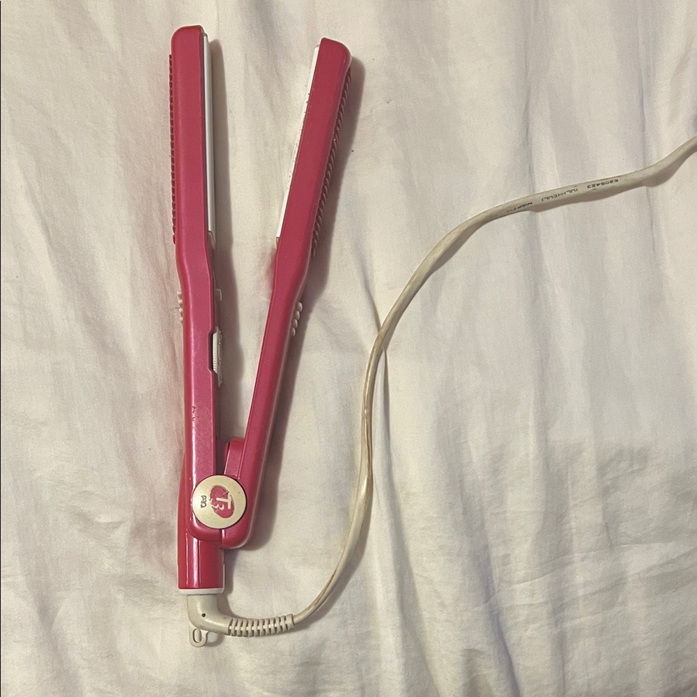 T3 Pro Pink Ceramic Hair Straightener with Temperature Control